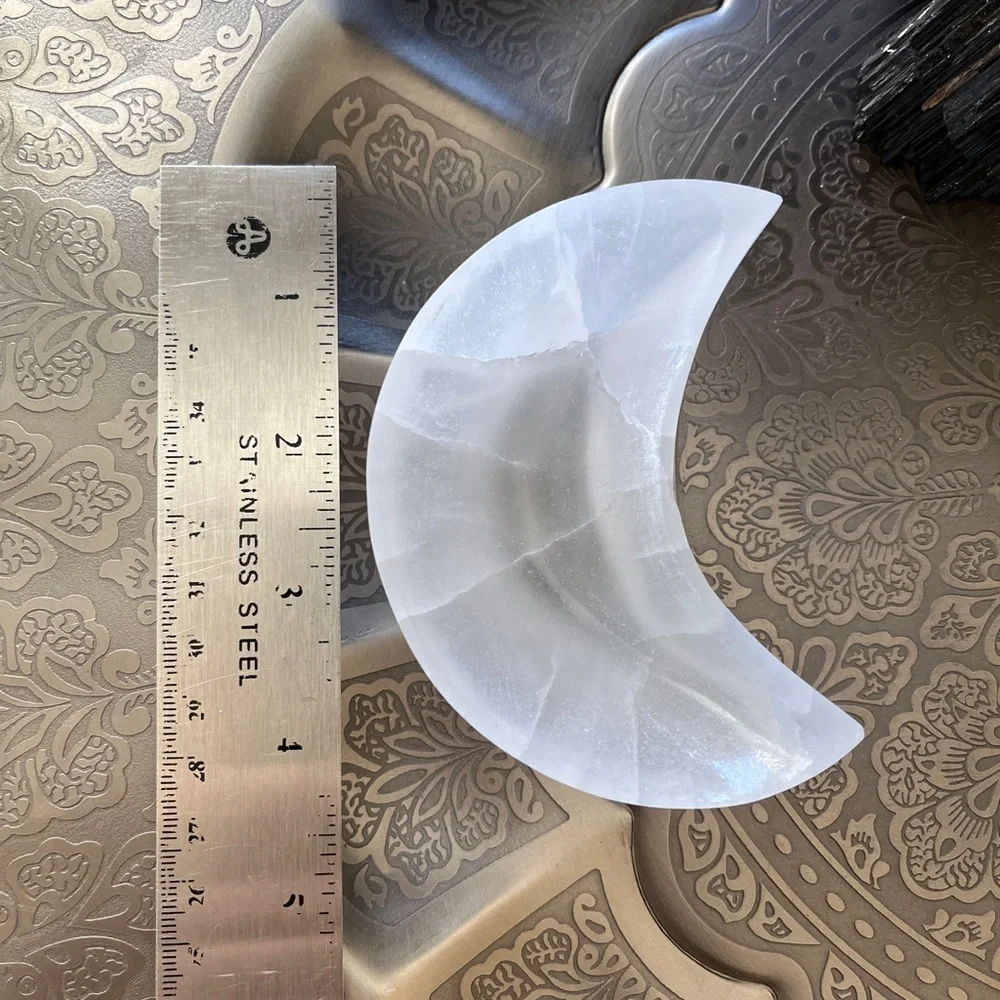 Crescent shape selenite bowl - Picture 2 of 5